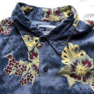 Untied Men's Hawaiian Shirt short sleeve button down blue/yellow hibiscus Medium